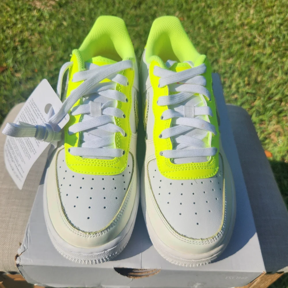 Nike Air Force 1 Low LV8 GS White Volt White DV1680 100 kids size 4y
